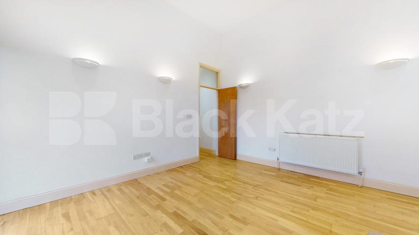 Modern & Spacious 1 bedroom property with communal terrace Myddleton Road, Bounds Green